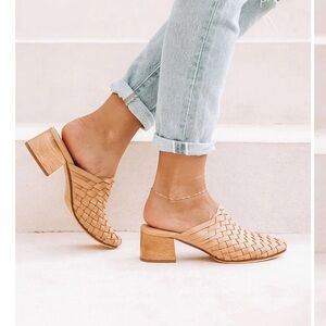 Liberté Women's Tan Woven Heel Mules— 9.5/10